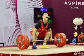 华体会登录-拉脱维亚举重选手喜获银牌,激动领奖的简单介绍