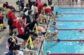 华体会官网-游泳比赛波澜壮阔,选手创造佳绩