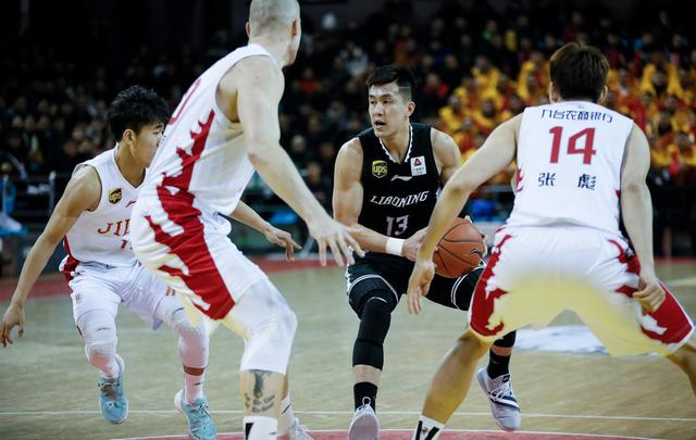 华体会官网-篮球比赛中选手心理素质受到考验  第1张 华体会官网-篮球比赛中选手心理素质受到考验  第1张